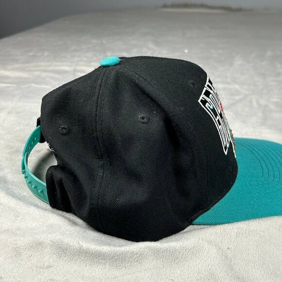 Mitchell & Ness Vancouver Grizzlies Hat Cap One Size Black & Green NBA Snapback - Picture 3 of 8